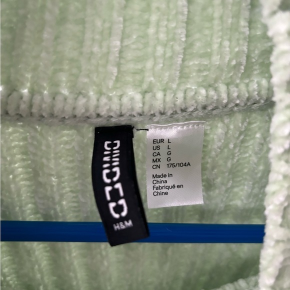 Women’s green H&M Sweater - Picture 3 of 4